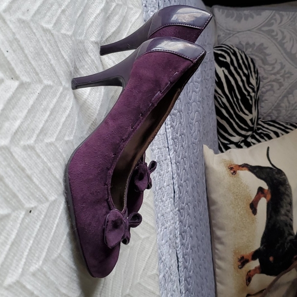 Naturalizer 'Latman' purple suede bow stich pump - Picture 2 of 8